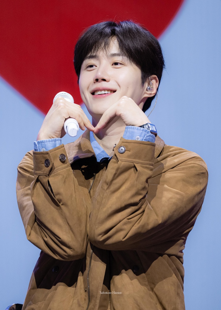 Latest photo of Kim Seonho