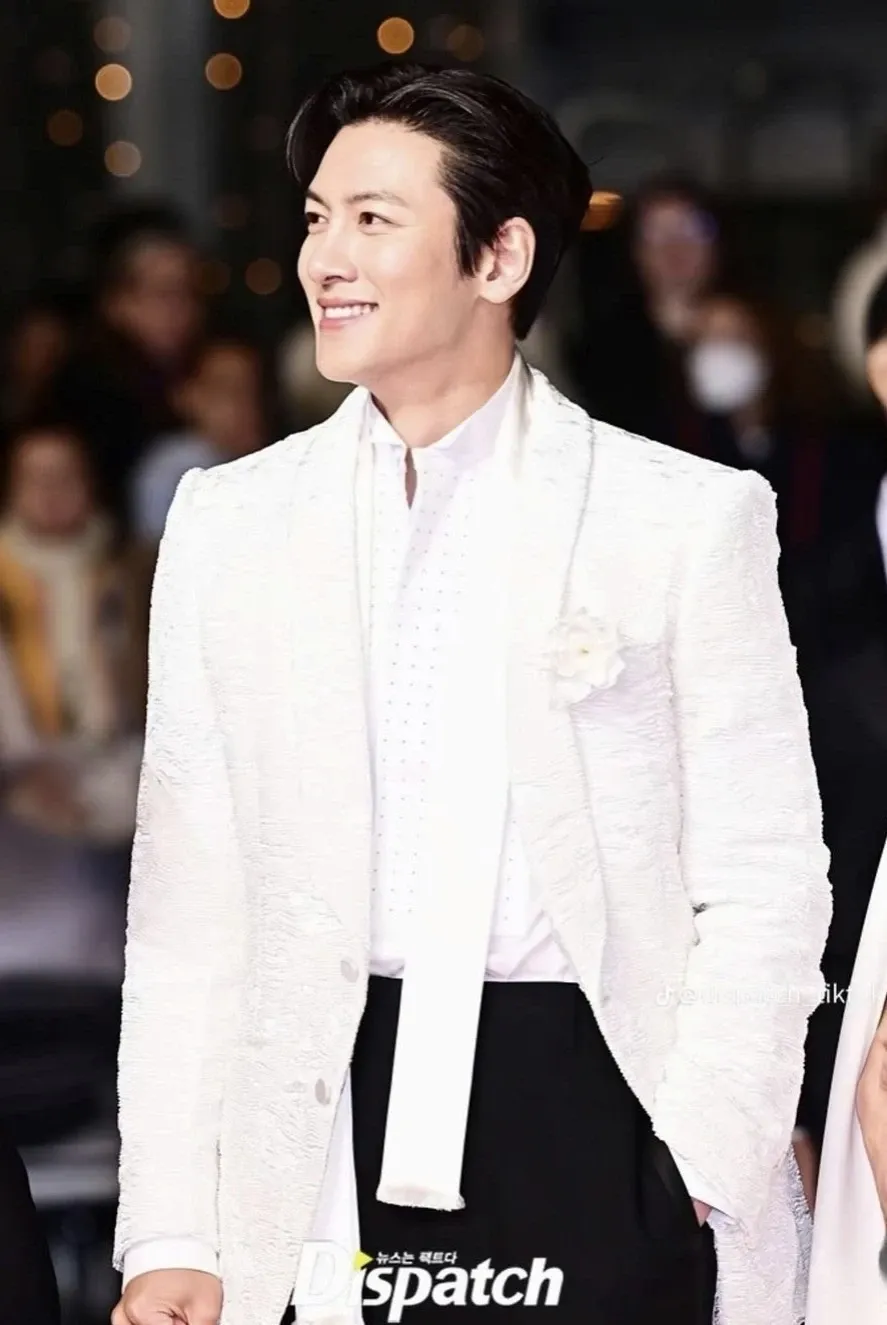 Behind-the-scenes cut of Ji Changwook