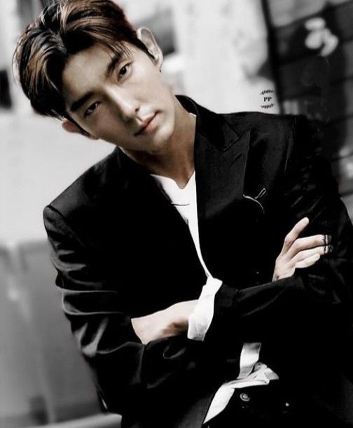 Behind-the-scenes cut of Lee Joongi