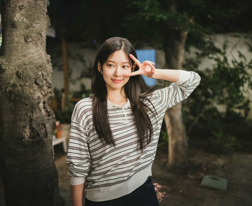 Behind-the-scenes cut of Kim Minju