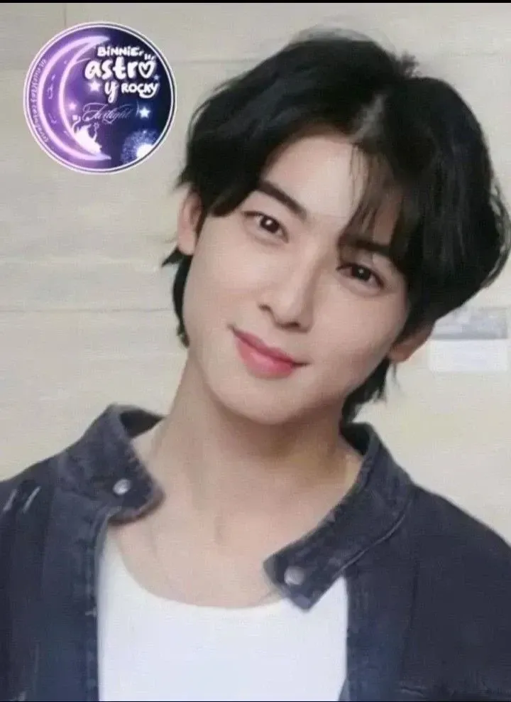 Behind-the-scenes cut of Cha Eunwoo