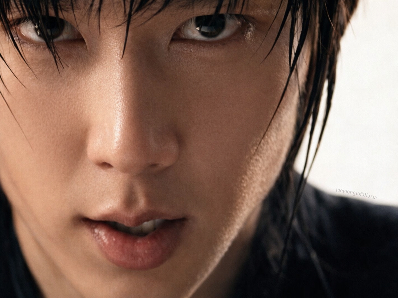 A moment captured by a fan of Lee Joongi