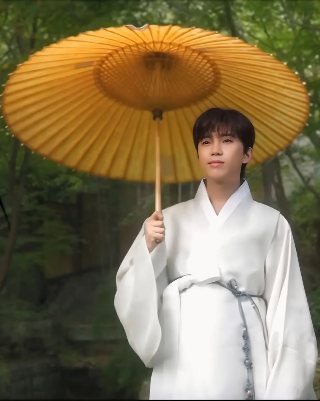 Behind-the-scenes cut of Lim Youngwoong