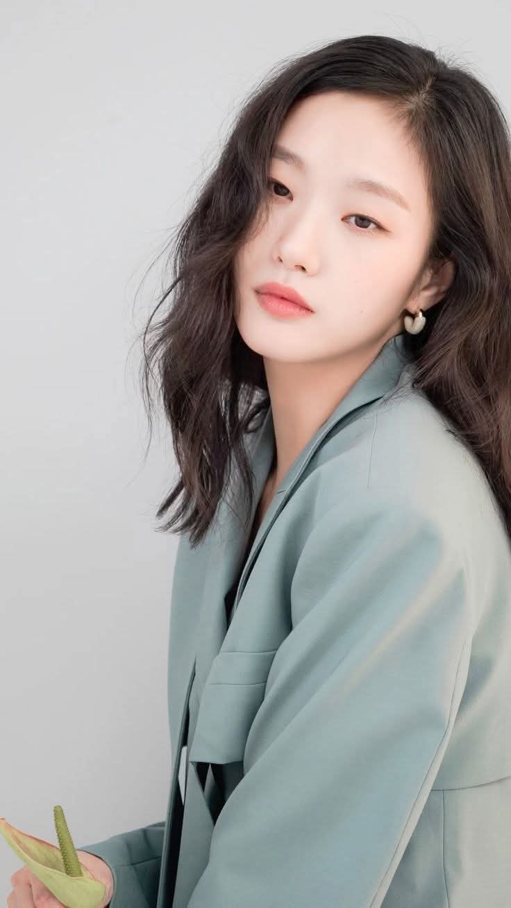 Today's popular wallpaper in Kim Goeun community