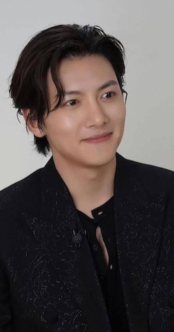 Emotional wallpaper shared by fans for Ji Changwook