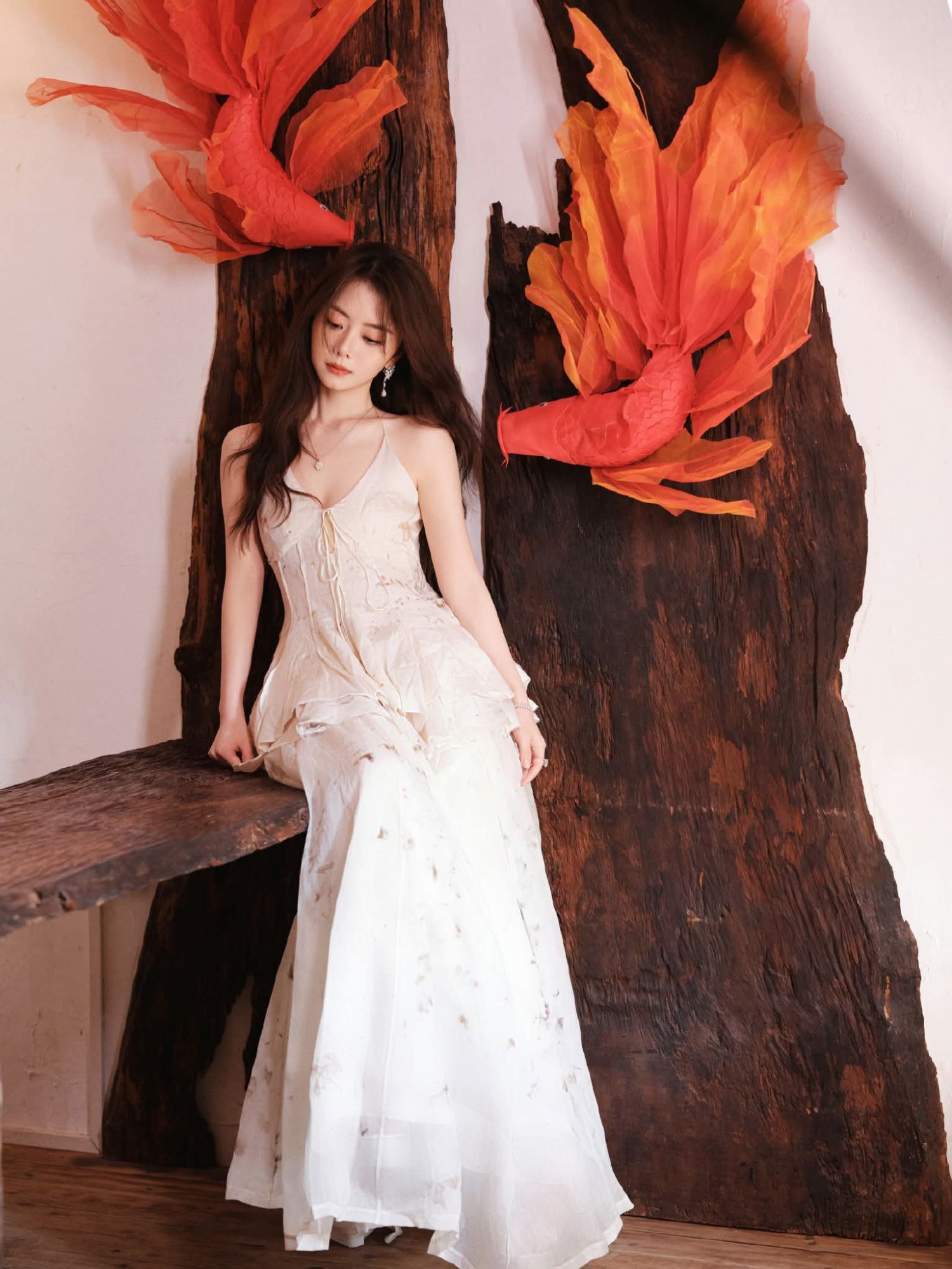 Behind-the-scenes cut of Tan Song Yun