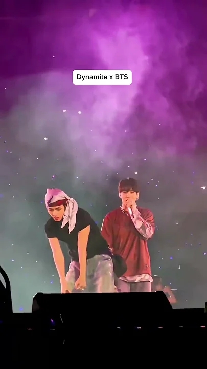 Kim Taehyung (V) background image recommended by Choeaedol Celeb fandom