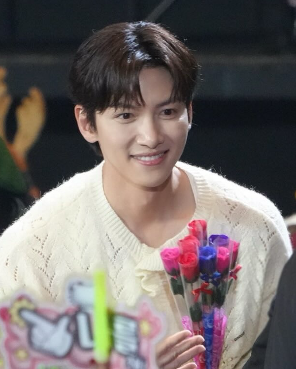 Behind-the-scenes cut of Ji Changwook