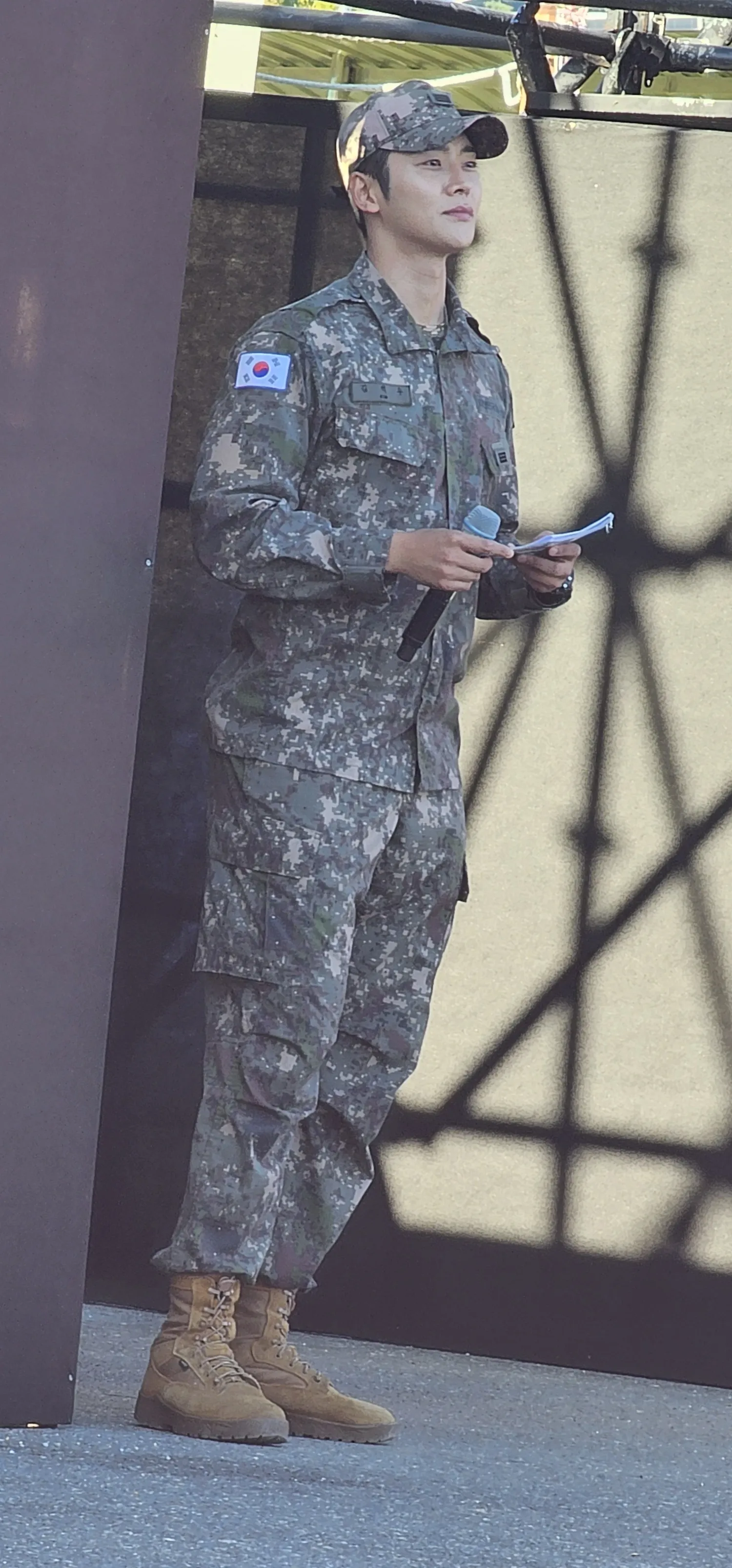 로운의 최신 사진