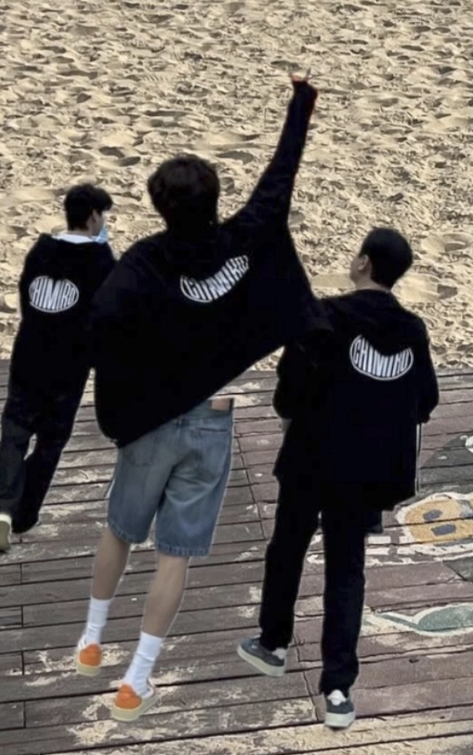 A moment captured by a fan of Jang Geunsuk