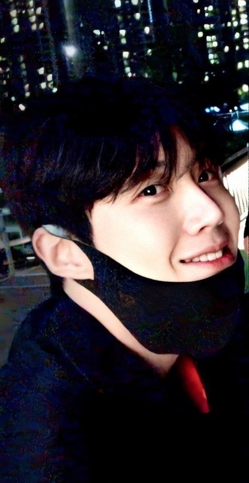 Emotional wallpaper shared by fans for Kim Seonho