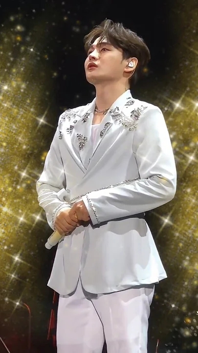 Special wallpaper made by Park Seojin's fans