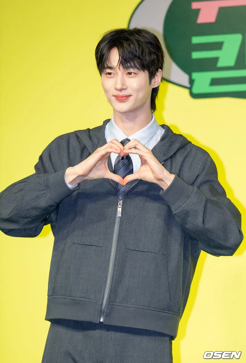 Behind-the-scenes cut of Byeon Wooseok