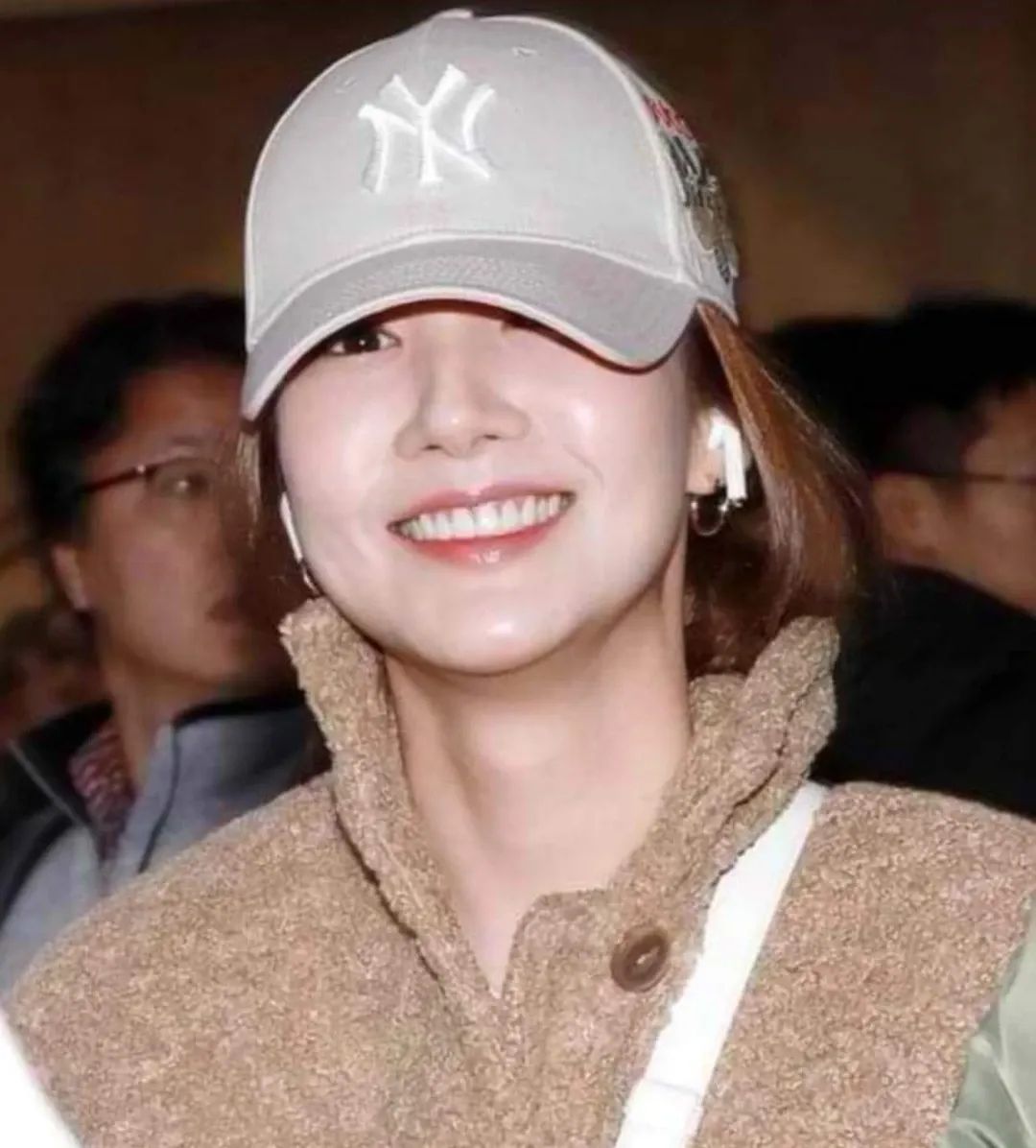 Behind-the-scenes cut of Park Minyoung