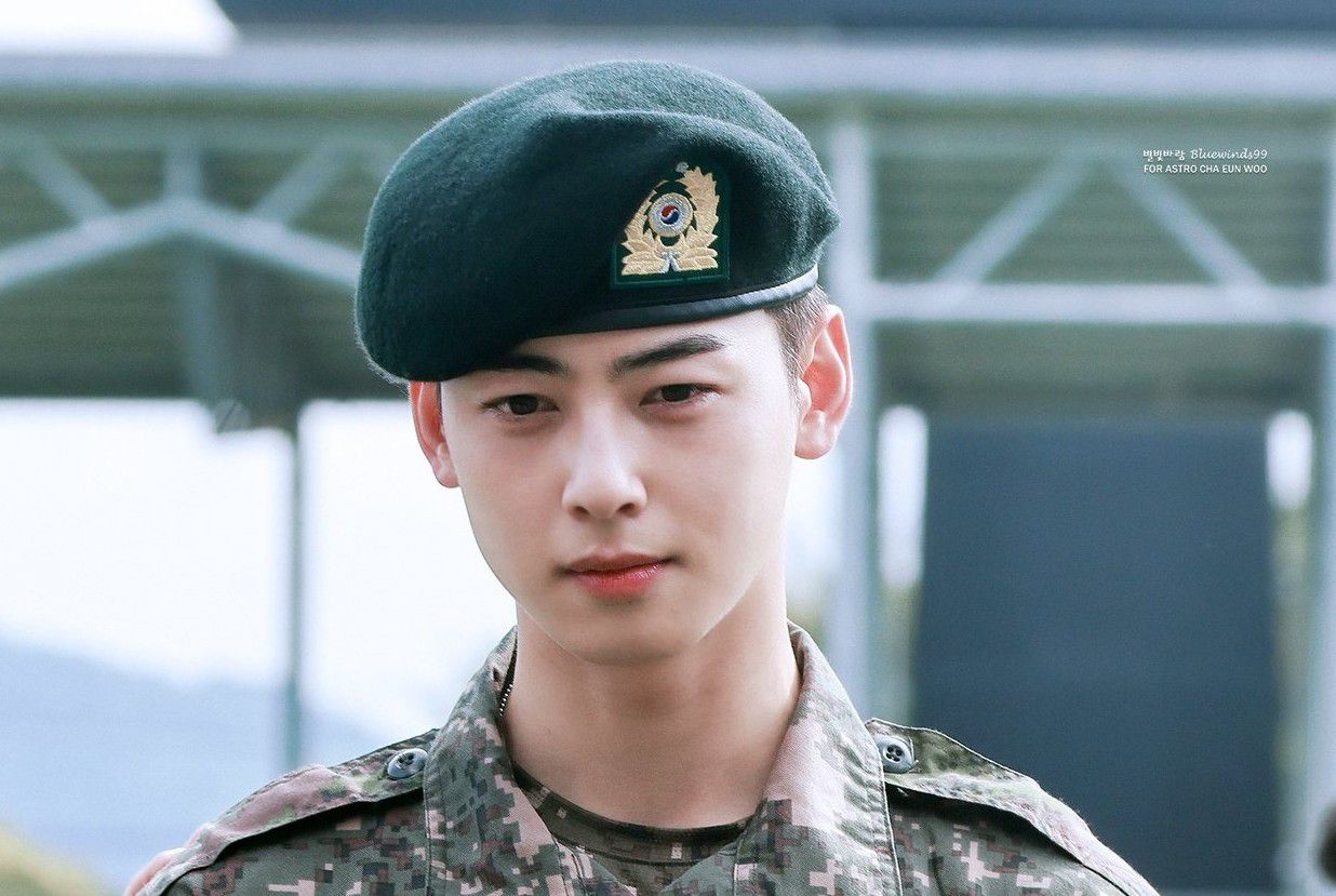 A moment captured by a fan of Cha Eunwoo