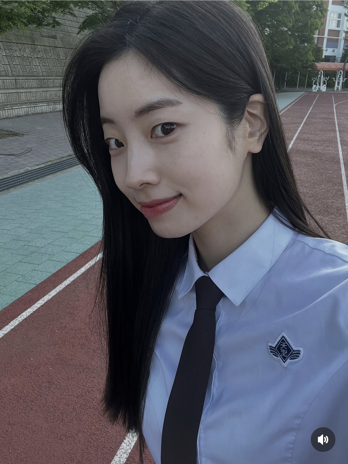 A moment captured by a fan of Dahyun