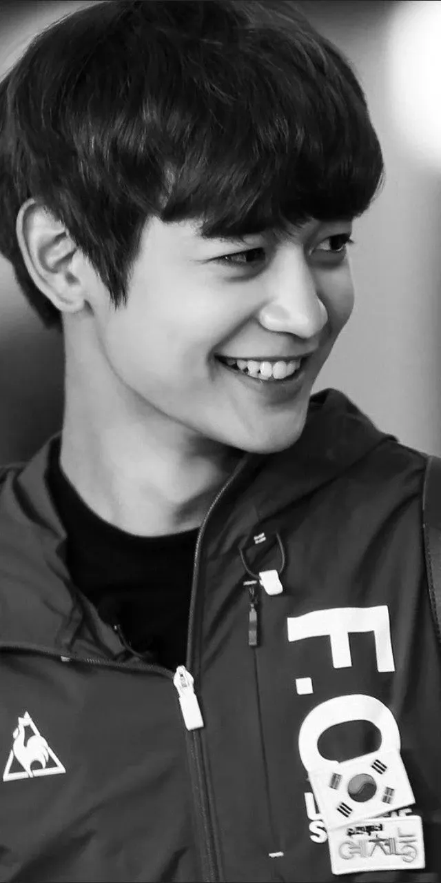 Emotional wallpaper shared by fans for Choi Minho
