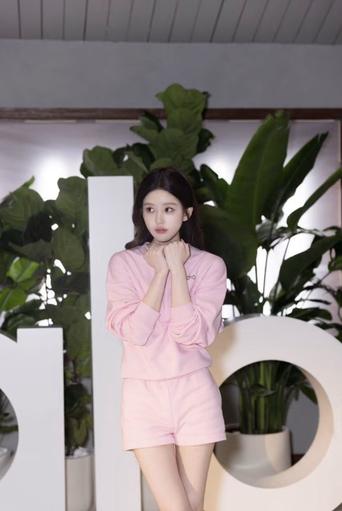 Behind-the-scenes cut of Zhao Lusi