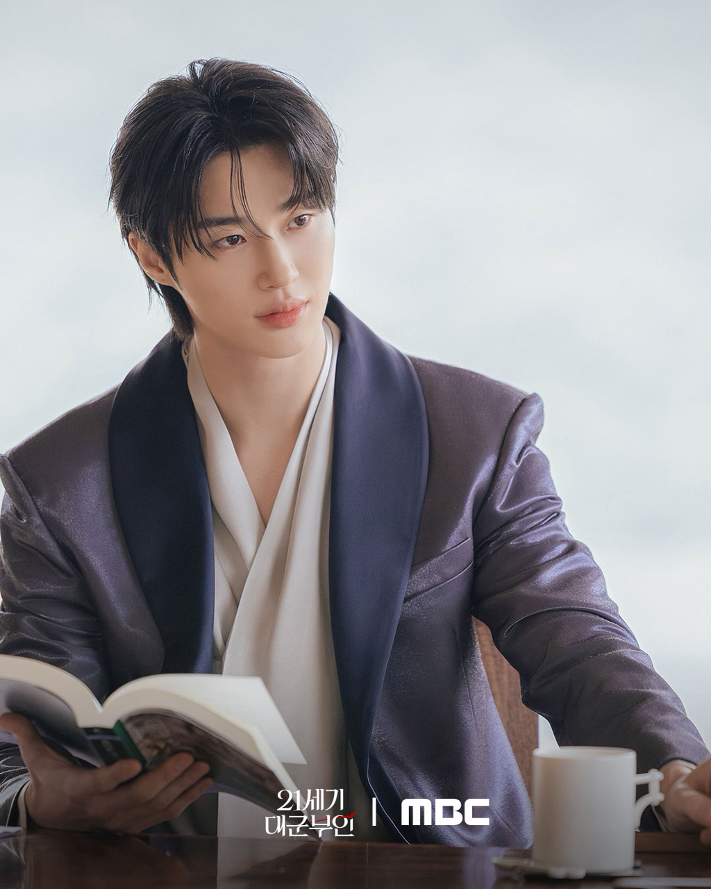 Behind-the-scenes cut of Byeon Wooseok