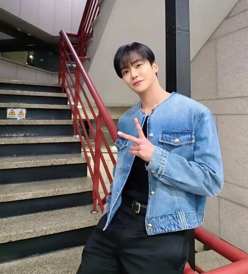 Foto kegiatan terbaru dari Rowoon