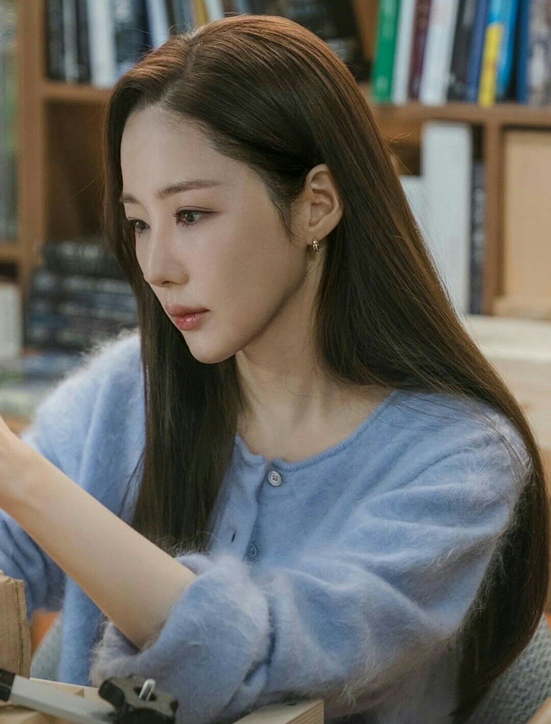 Momen yang diabadikan oleh penggemar Park Minyoung