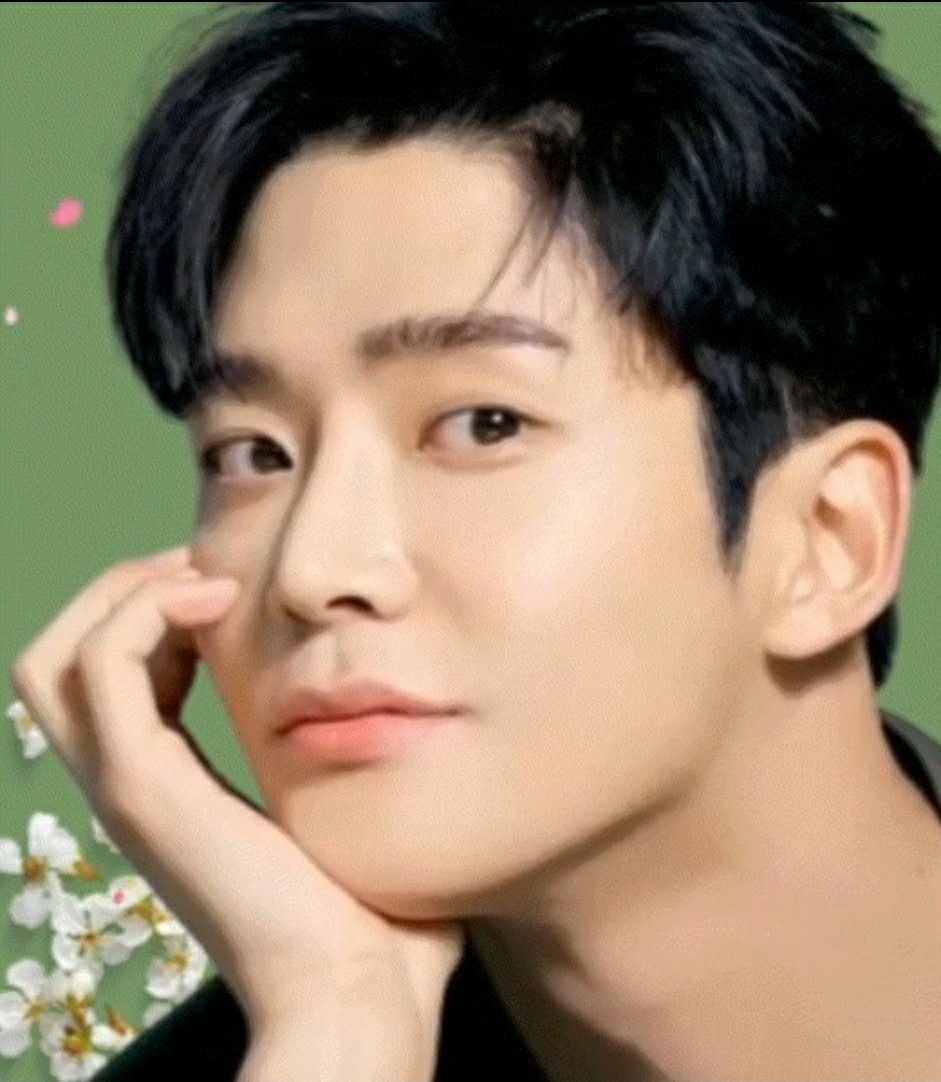 Latest photo of Rowoon