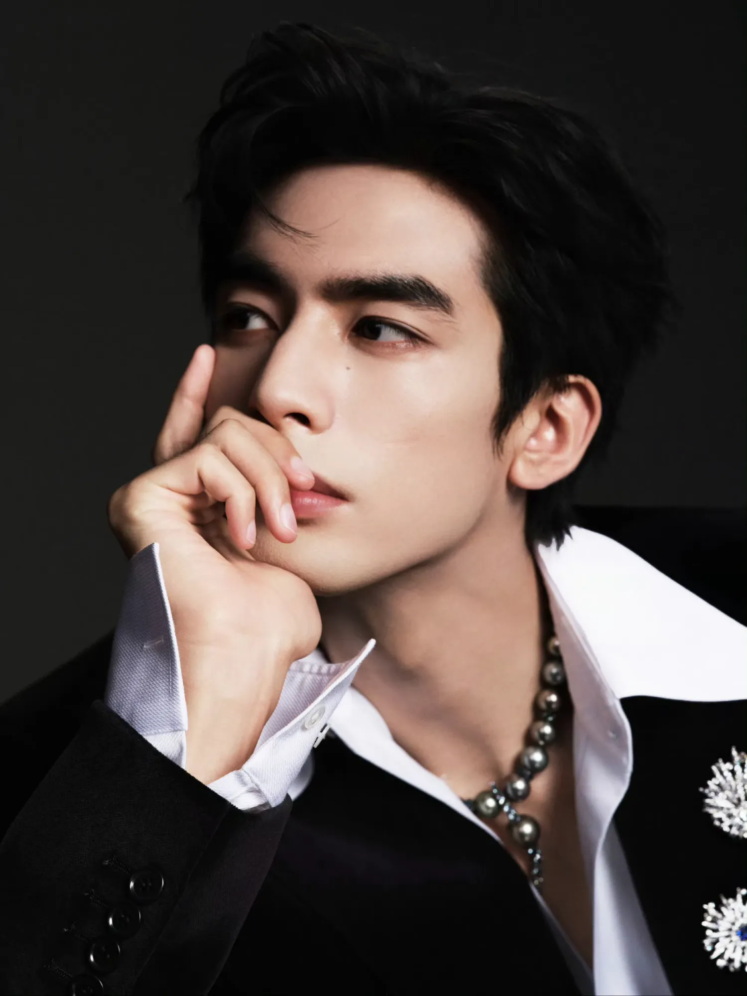 Behind-the-scenes cut of Song WeiLong