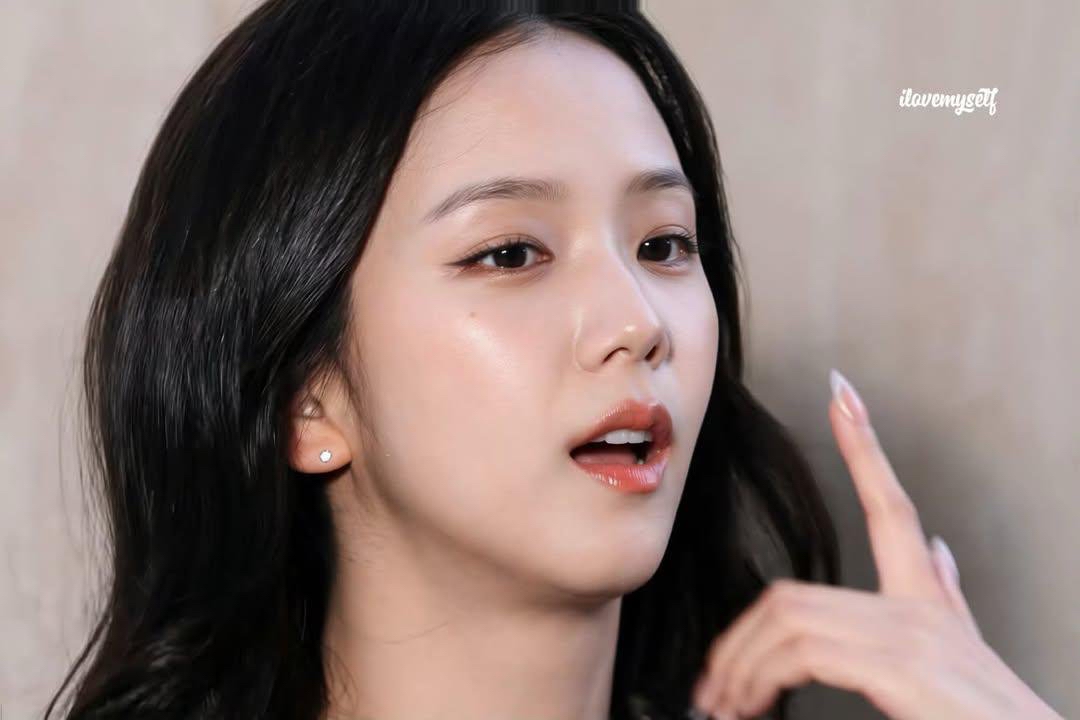 Recent activity shot of Jisoo (1995)