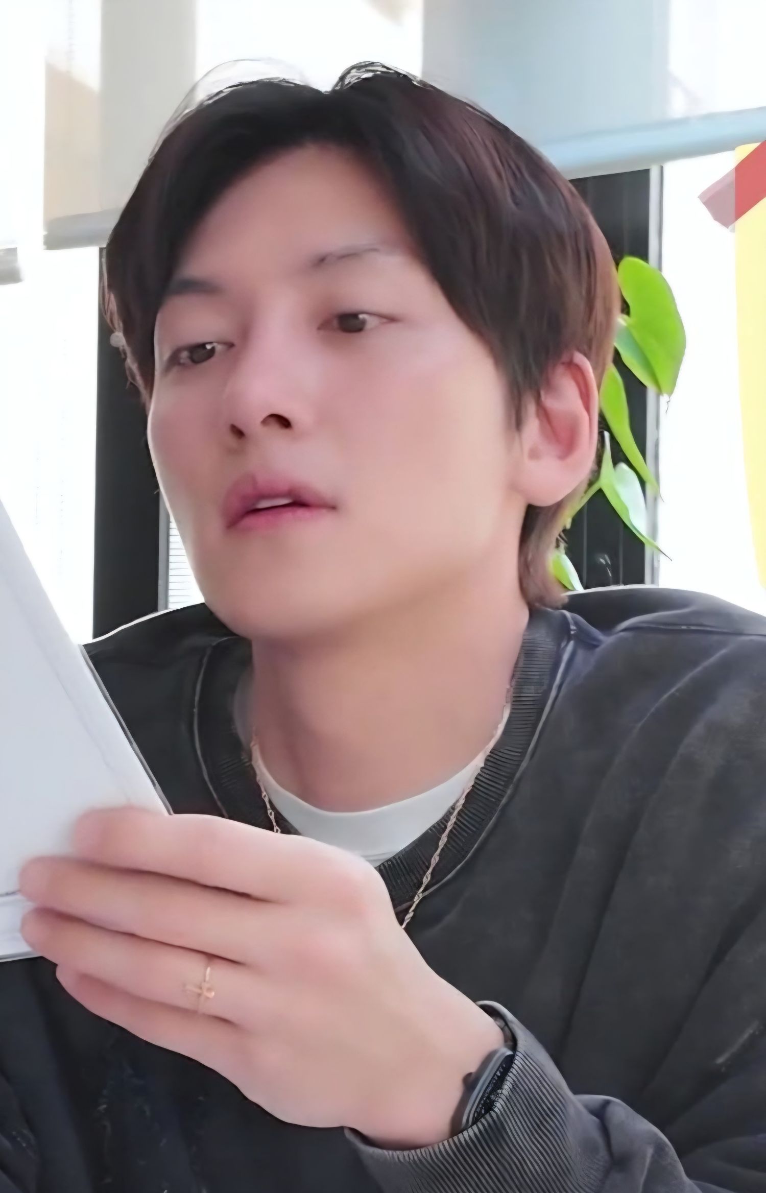 粉丝拍下的池昌旭瞬间