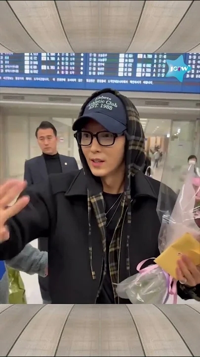 Behind-the-scenes cut of Lee Joongi