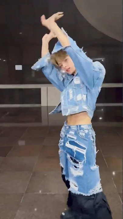 最爱偶像名人粉丝团推荐的文俊辉背景图片