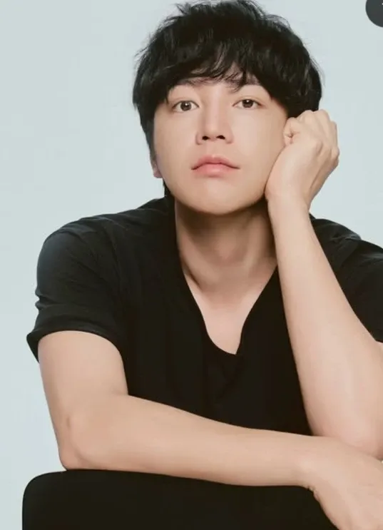 Latest photo of Jang Geunsuk