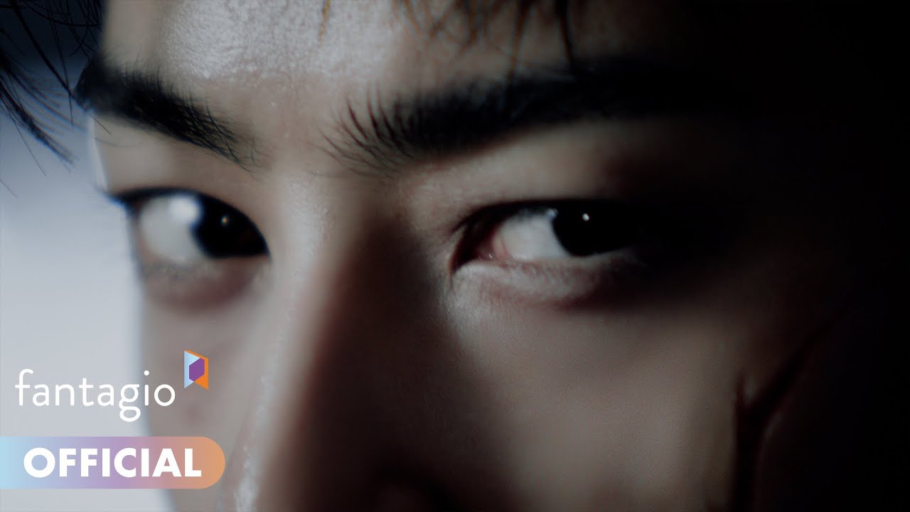 Behind-the-scenes cut of Cha Eunwoo