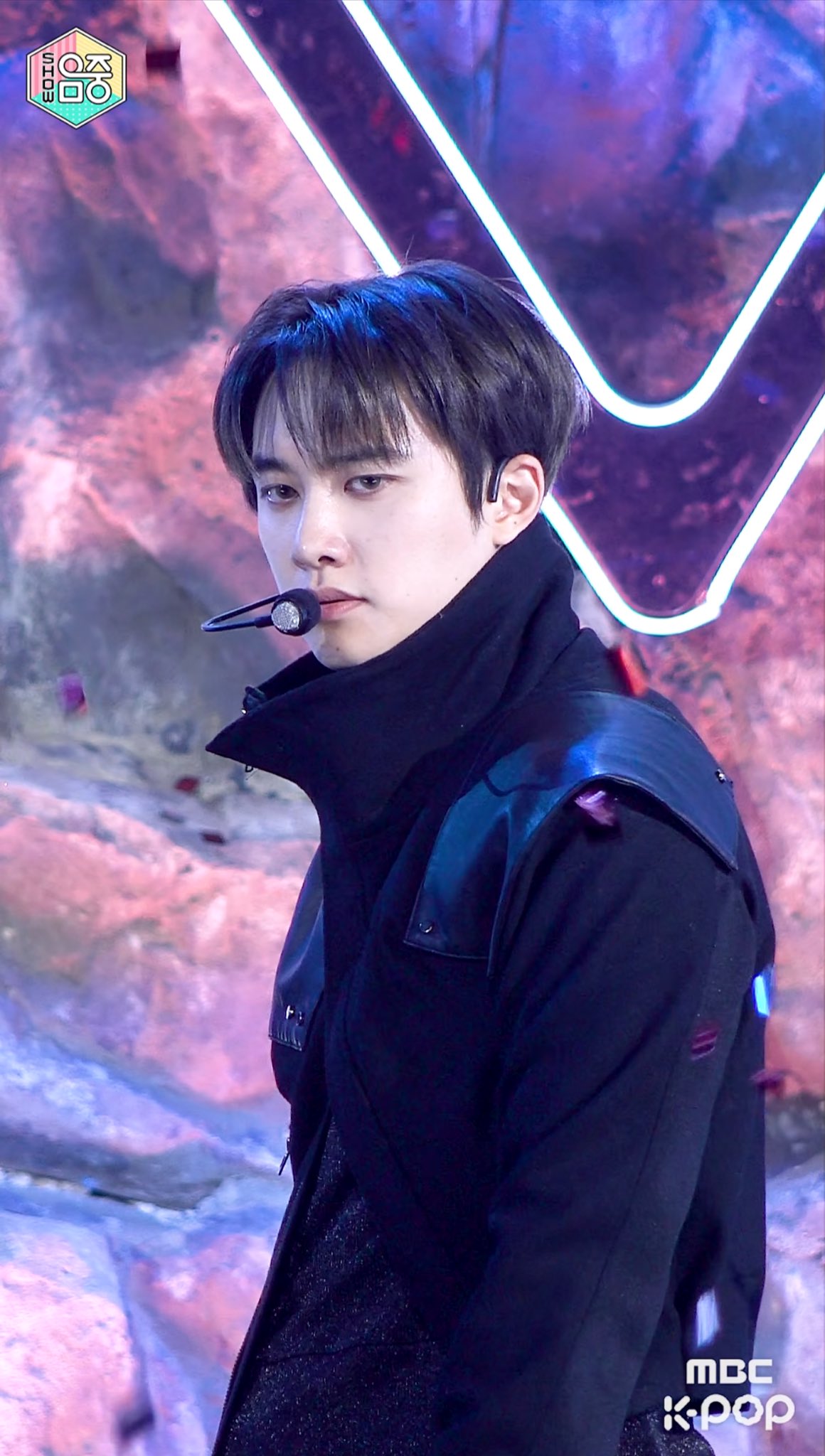 都暻秀 (D.O.)的最新照片