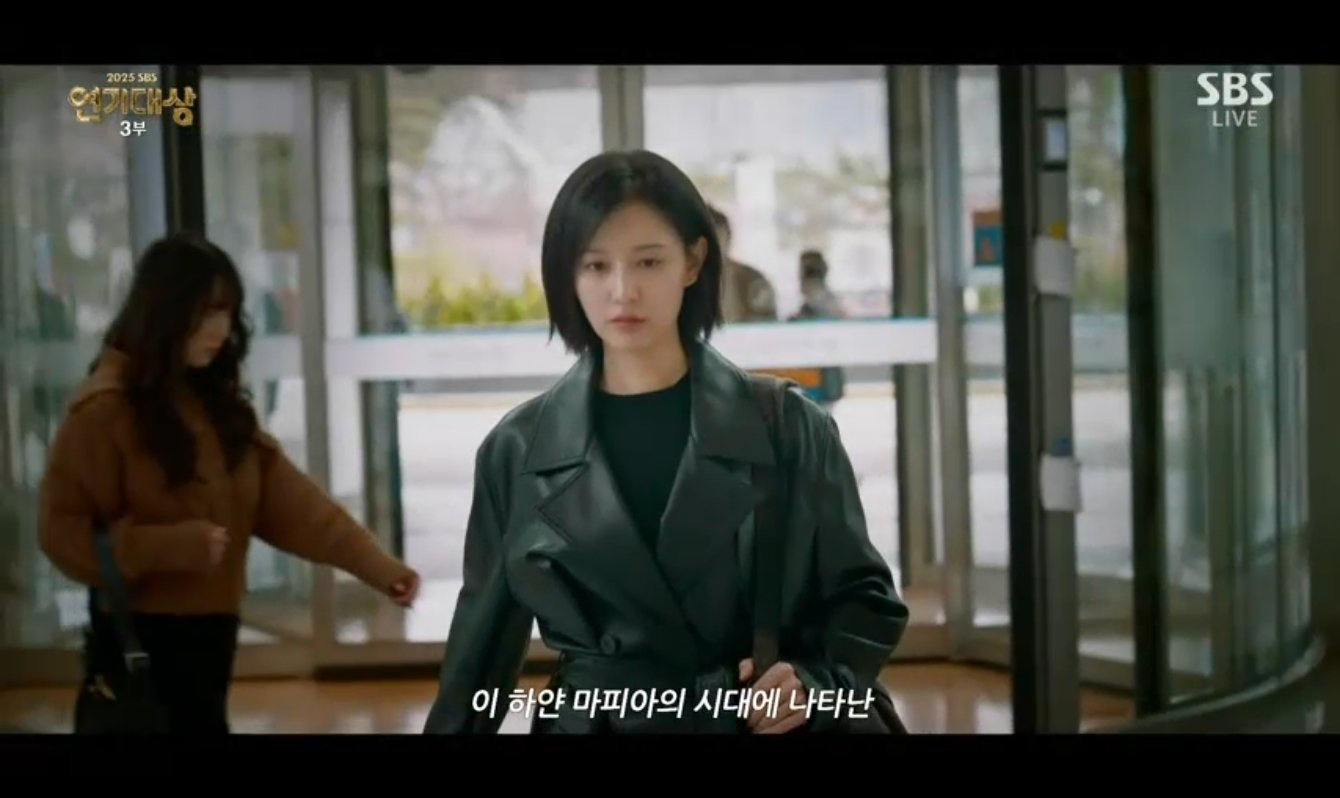 Behind-the-scenes cut of Kim Jiwon