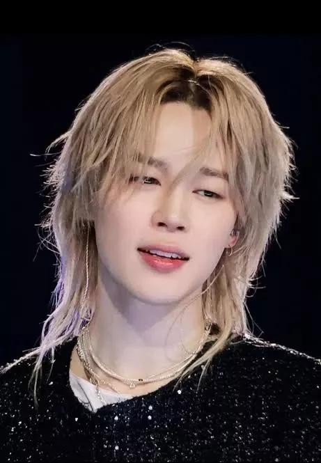 Behind-the-scenes cut of Ha Jimin