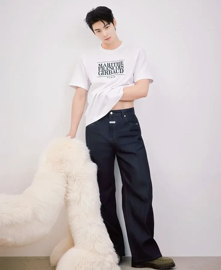 Latest photo of Cha Eunwoo