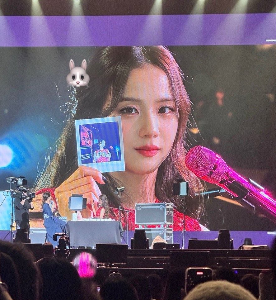 A moment captured by a fan of Jisoo (1995)