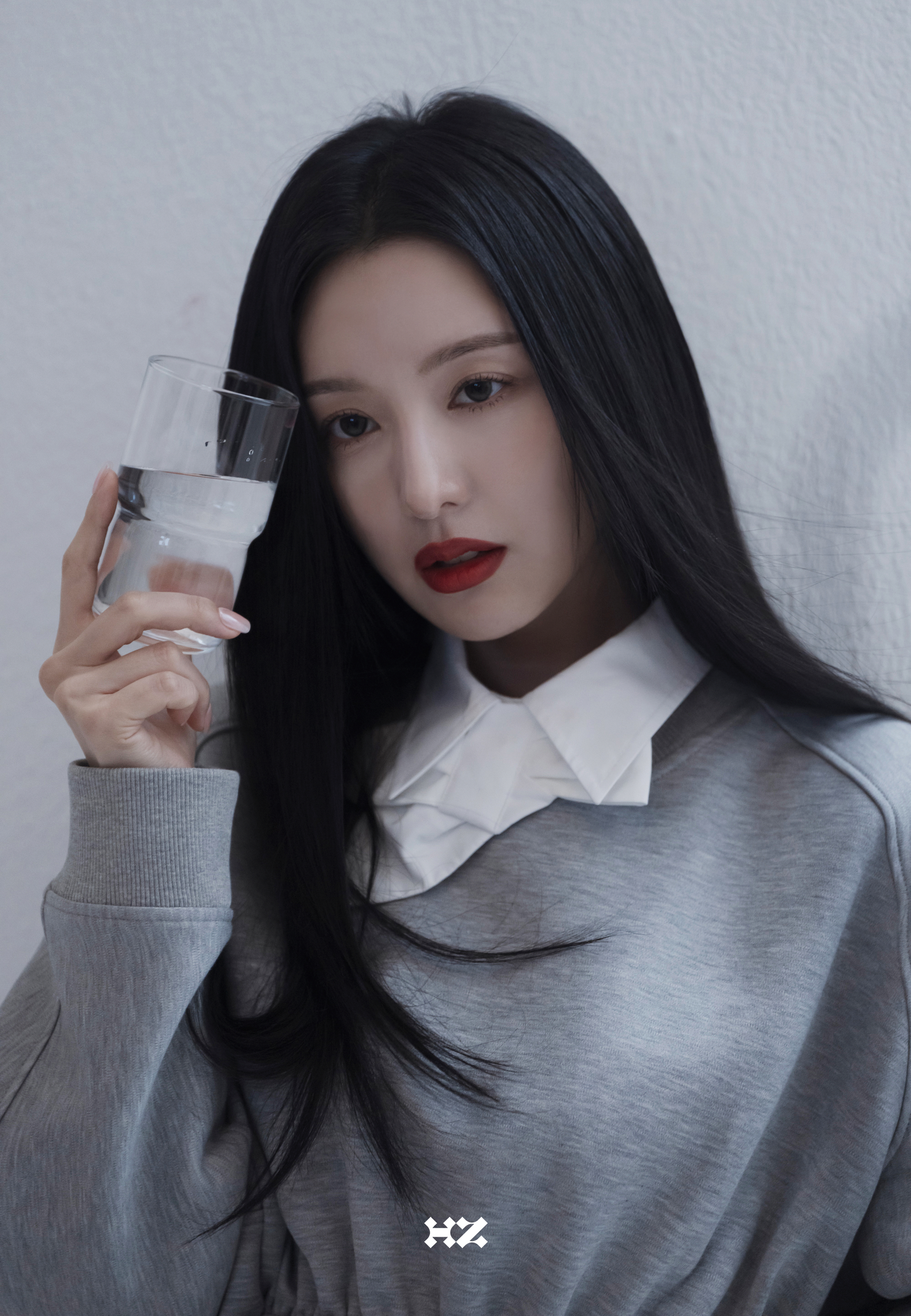 Behind-the-scenes cut of Kim Jiwon