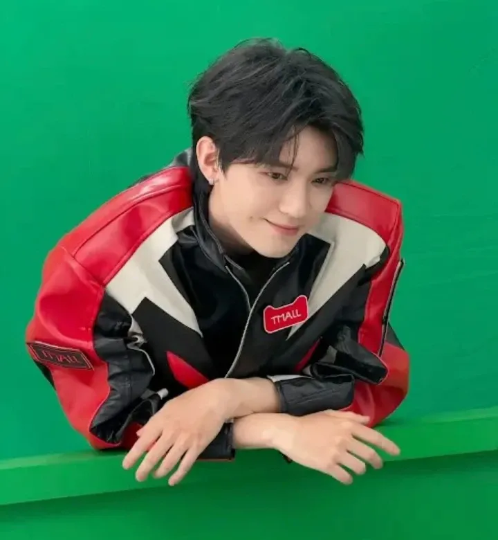 Behind-the-scenes cut of Zhou Yiran