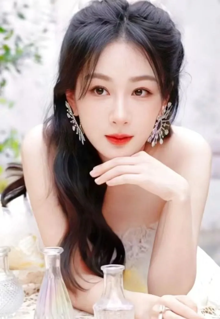 Latest photo of Yang Zi