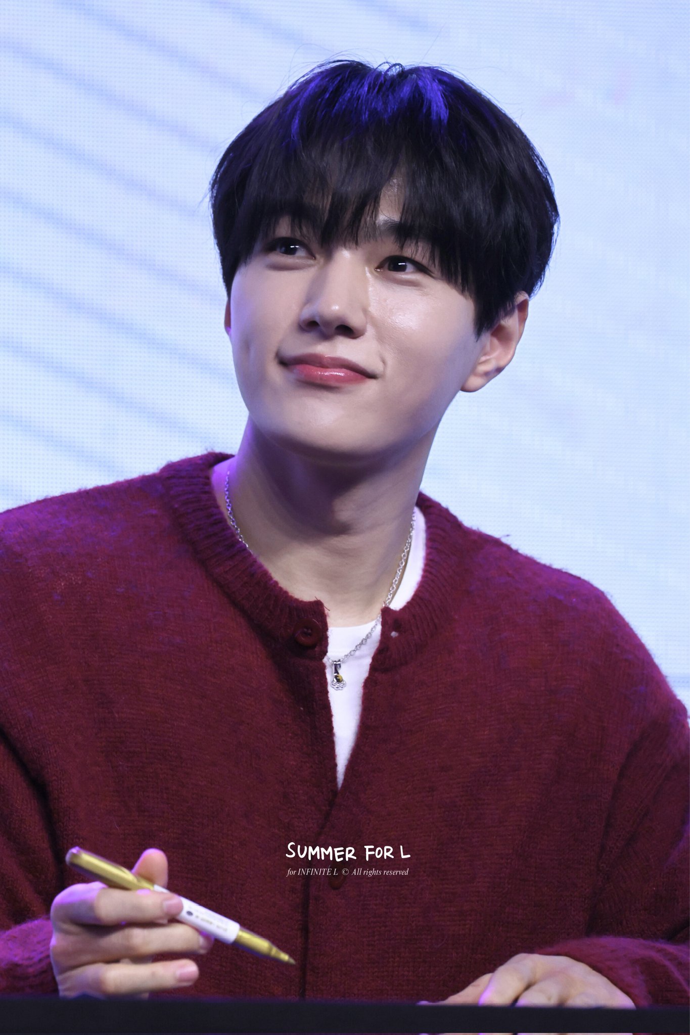 Behind-the-scenes cut of Kim Myungsoo (L)