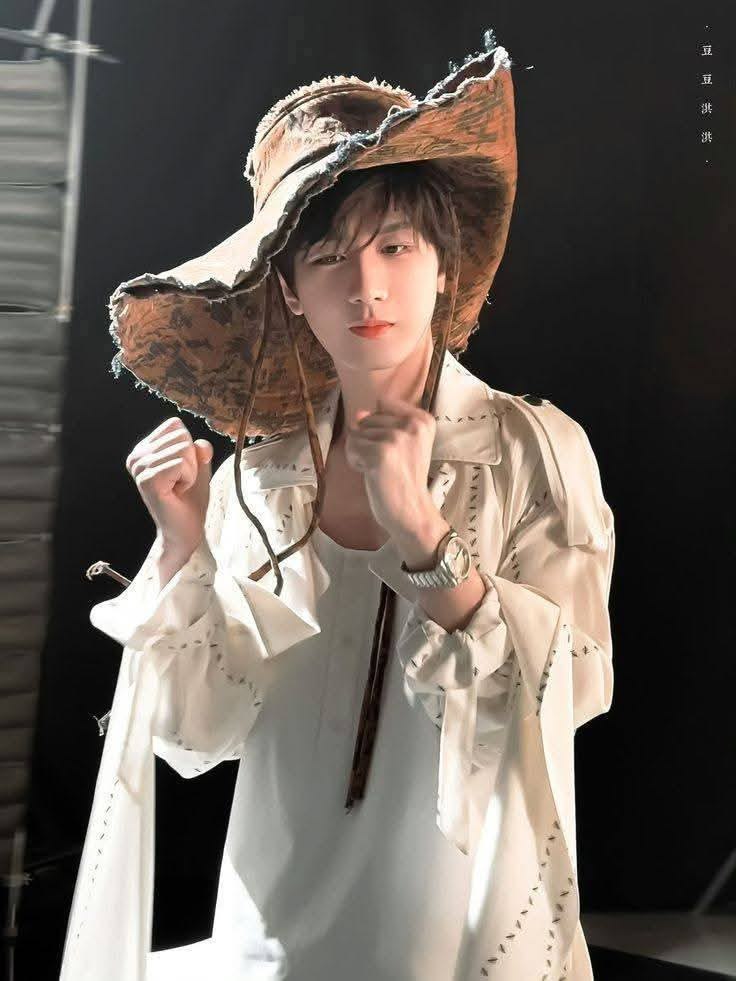 Behind-the-scenes cut of Cheng Yi