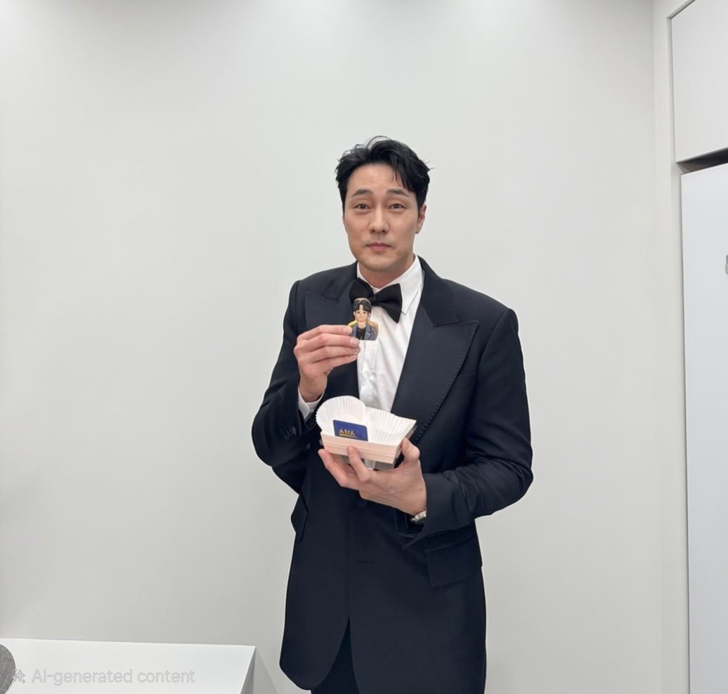 Behind-the-scenes cut of So Jisub