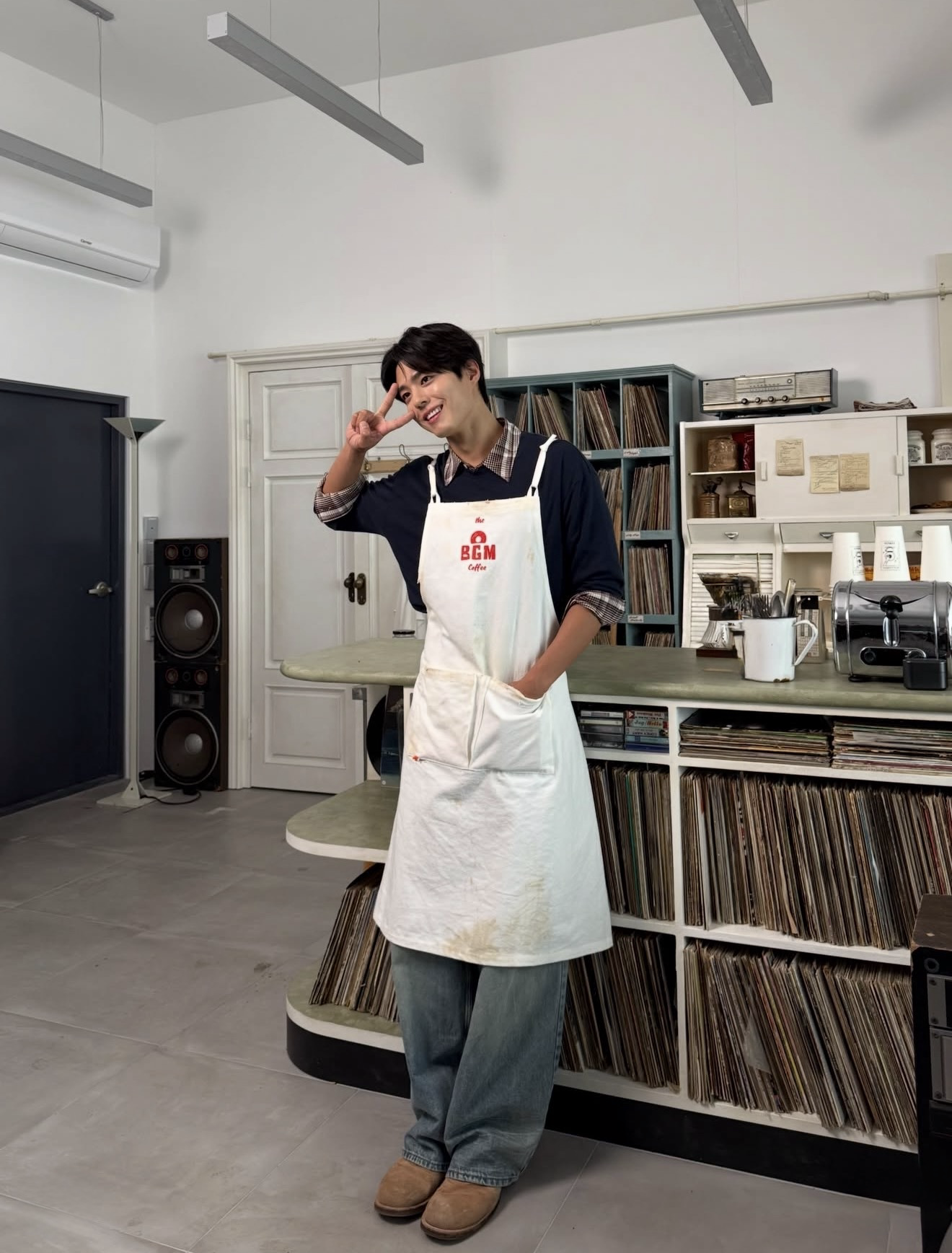 Behind-the-scenes cut of Park Bogum