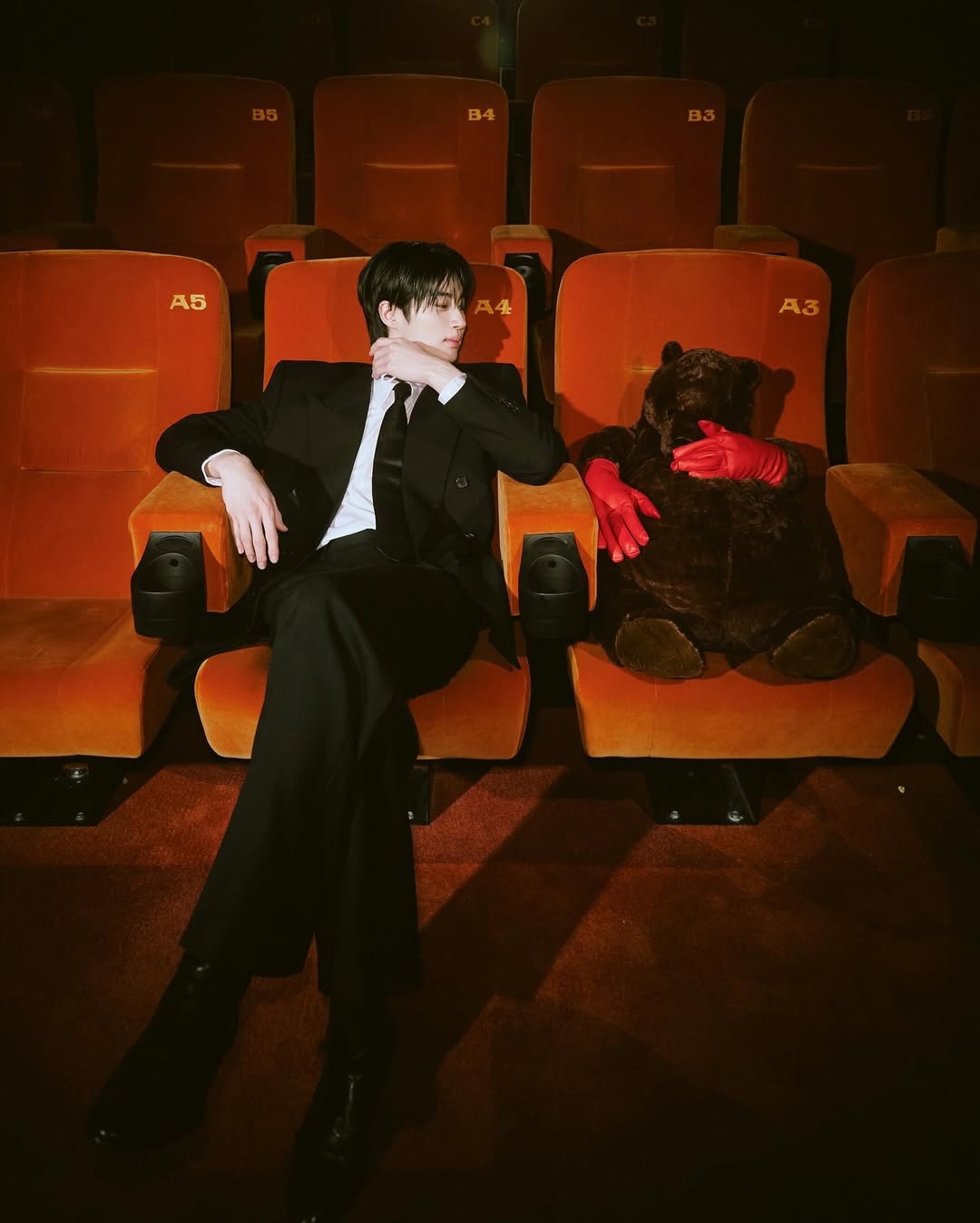 Behind-the-scenes cut of Byeon Wooseok