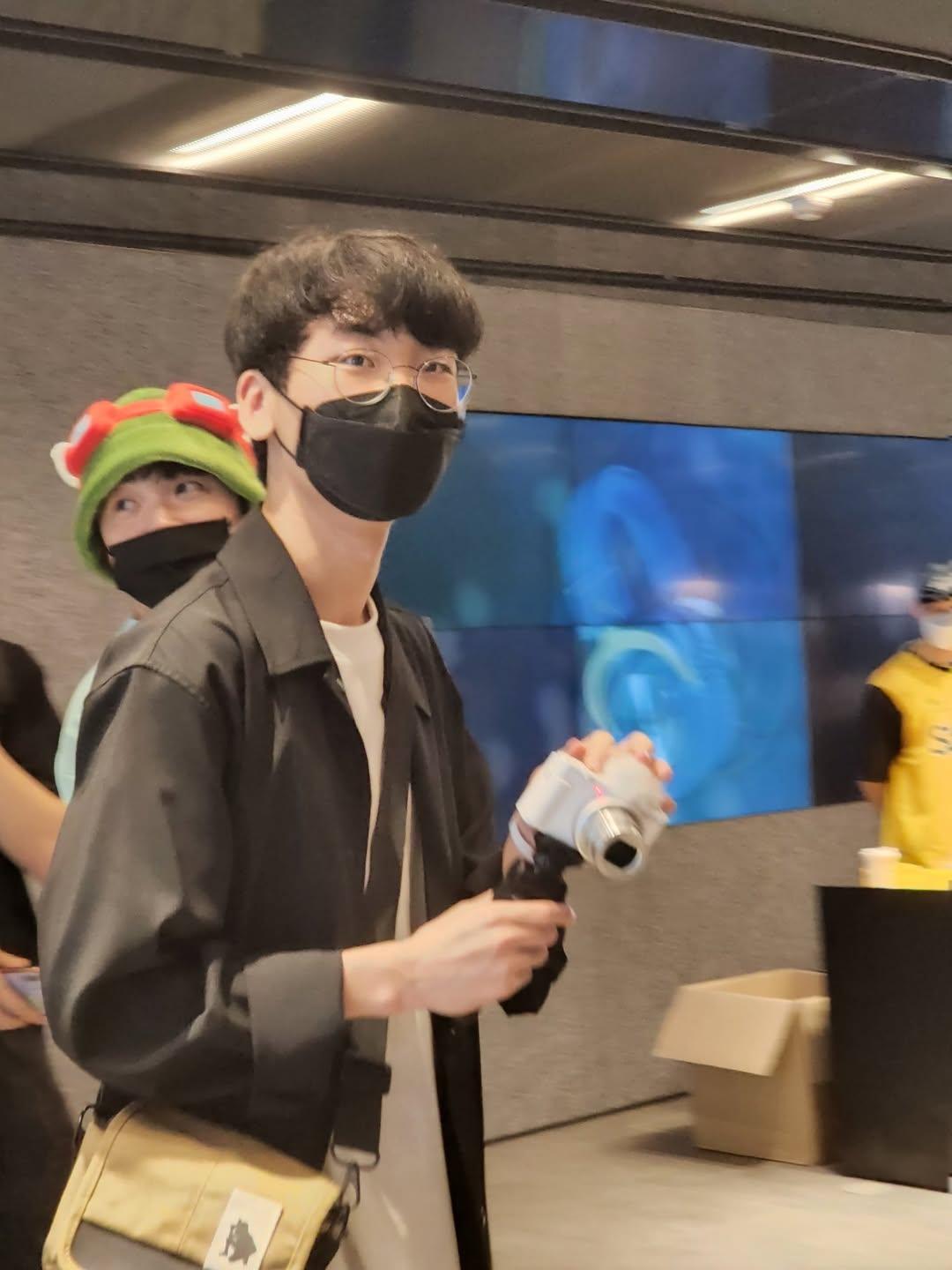 Behind-the-scenes cut of Doran