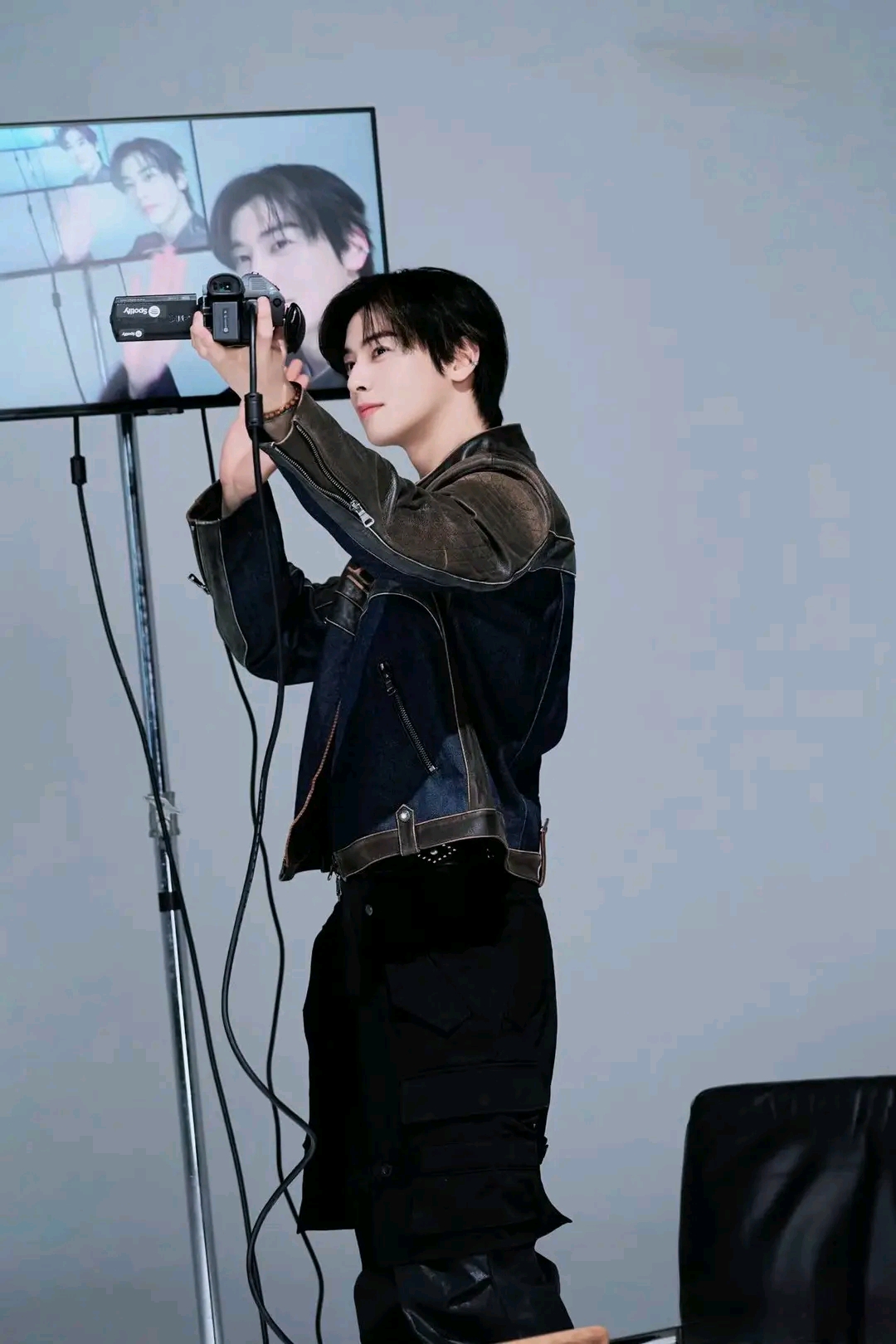 A moment captured by a fan of Cha Eunwoo