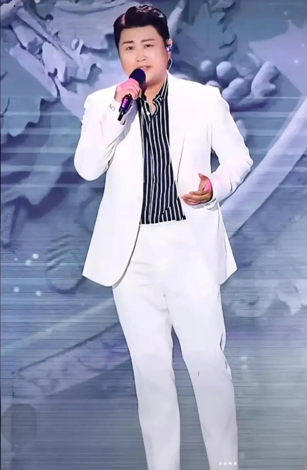 Behind-the-scenes cut of Kim Hojoong