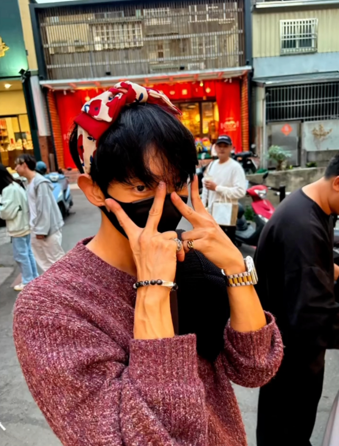 A moment captured by a fan of Lee Joongi